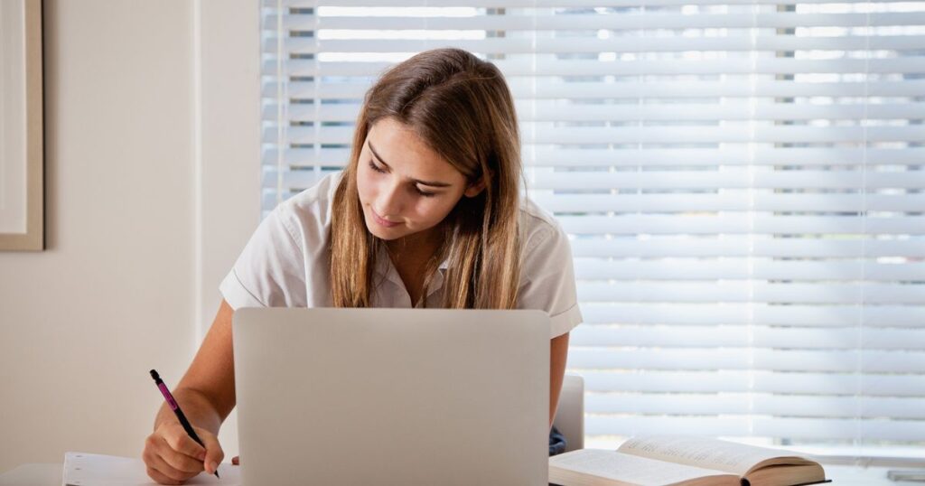 Benefits of Using Essay Help Online